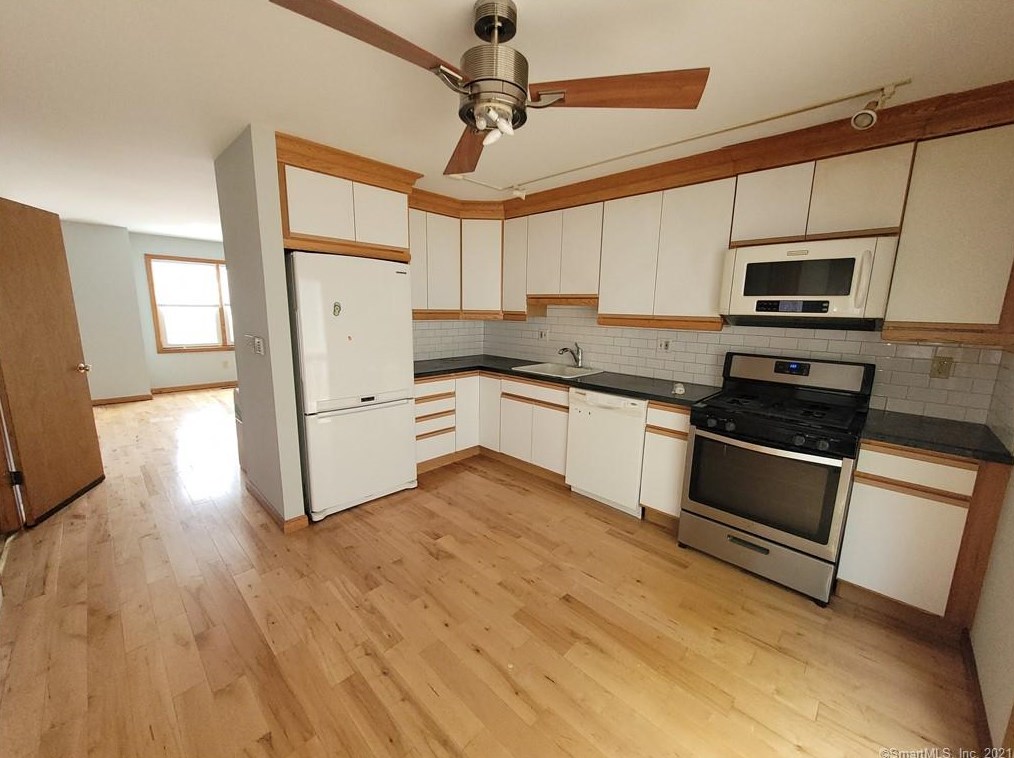 233 Derby Ave #610, Derby, CT 06418