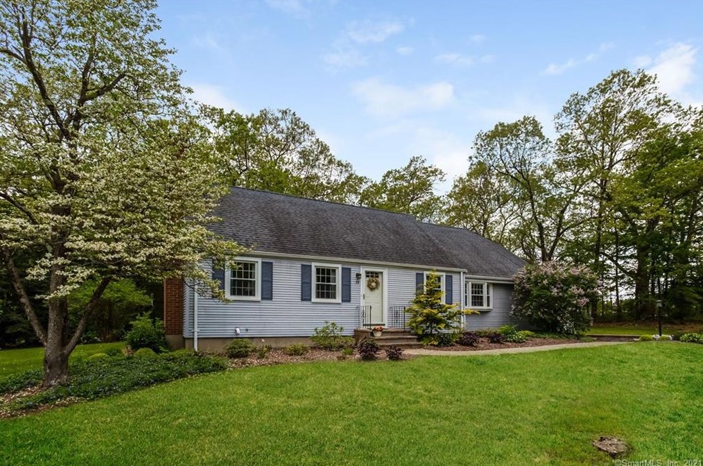 39 Knollwood Rd, Farmington, CT 06032