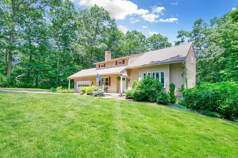 53 Seabury Ave, Gales Ferry, CT 06339