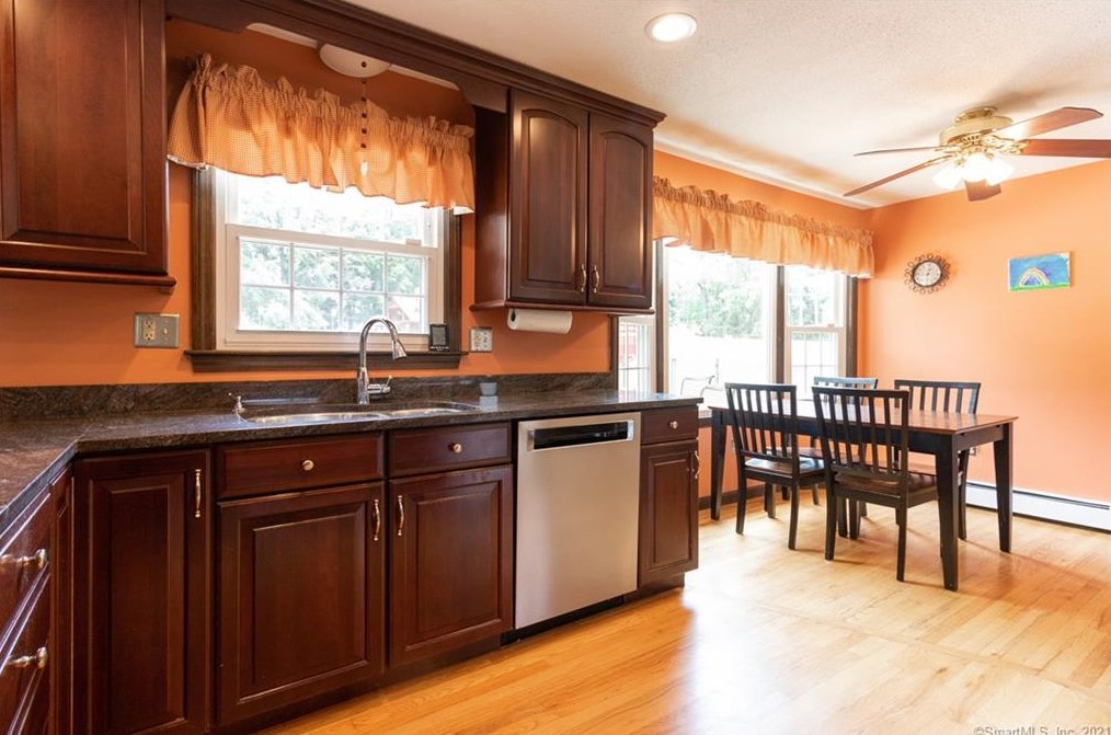 36 Simcka Dr, Wapping, CT 06074
