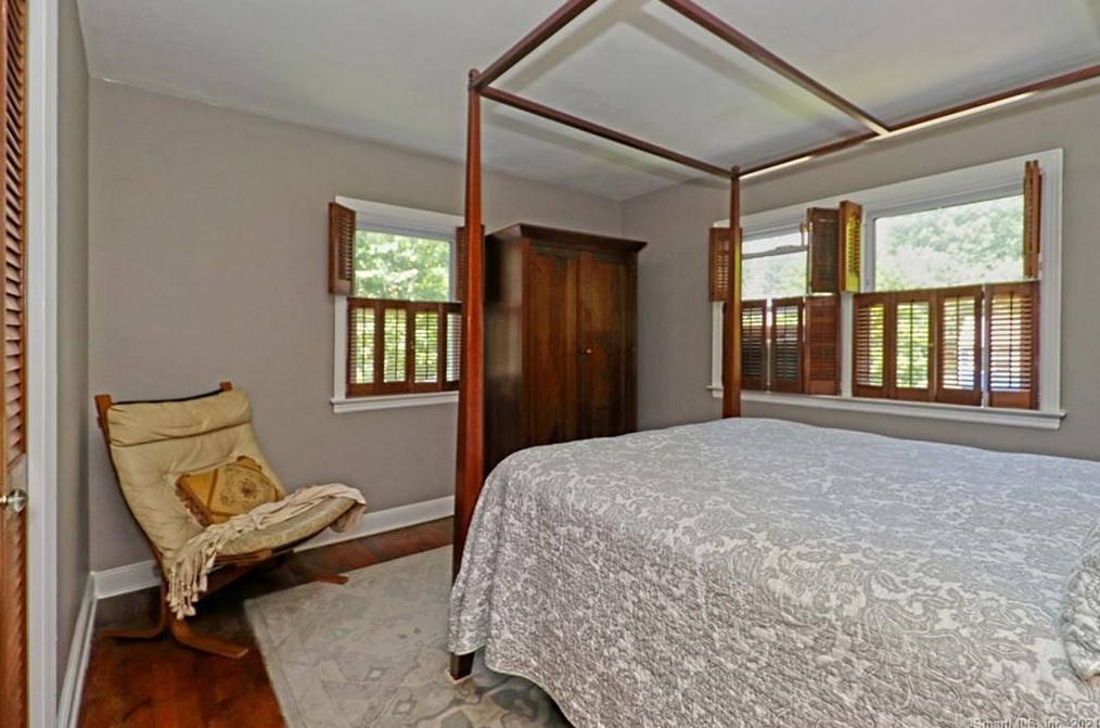 36 Graham Mnr Rd, New Haven CT 06516-5228 exterior