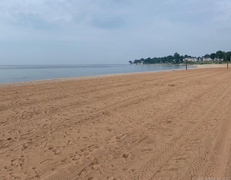 36 Graham Mnr Rd, New Haven CT 06516-5228 exterior