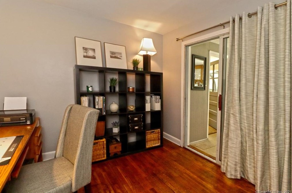 36 Graham Mnr Rd, New Haven CT 06516-5228 exterior