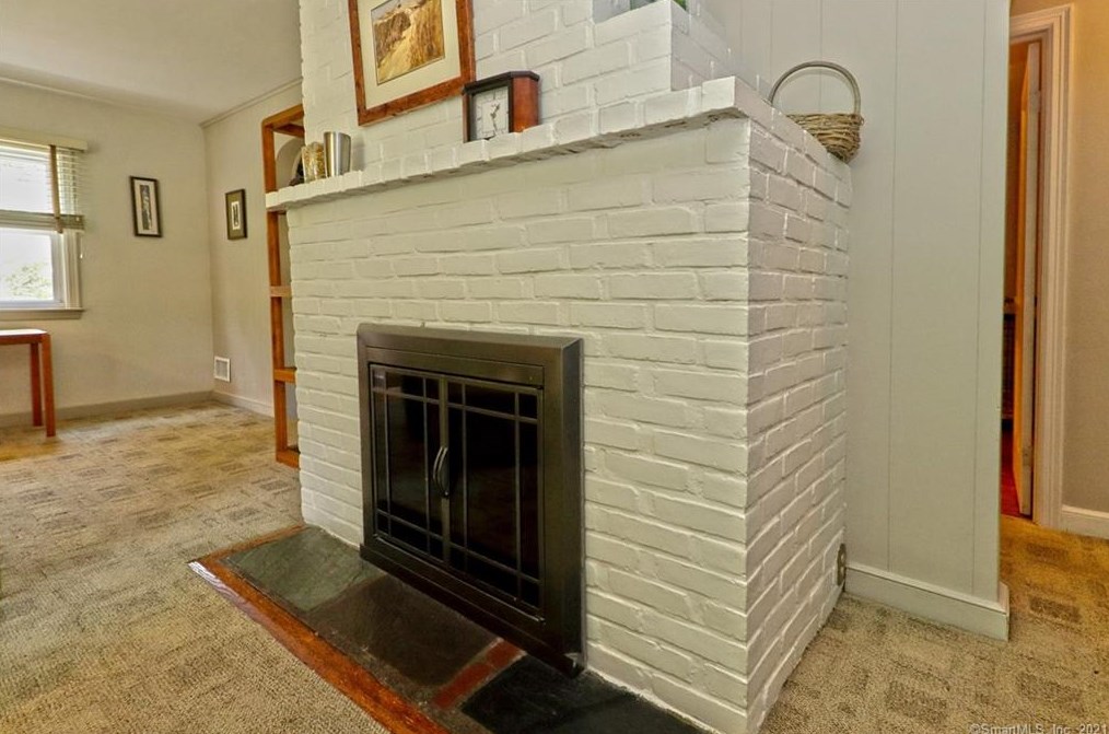 36 Graham Mnr Rd, New Haven CT 06516-5228 exterior