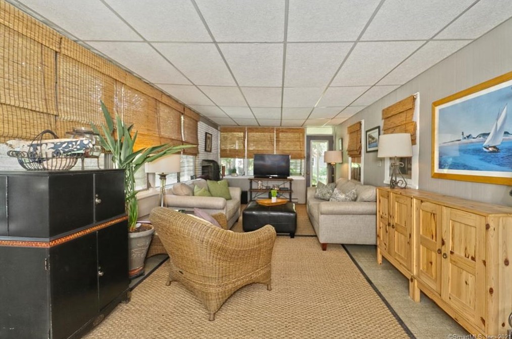 36 Graham Mnr Rd, New Haven CT 06516-5228 exterior