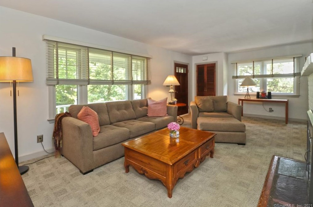 36 Graham Mnr Rd, New Haven CT 06516-5228 exterior