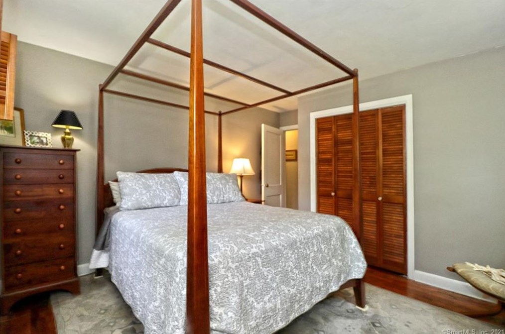 36 Graham Mnr Rd, New Haven CT 06516-5228 exterior