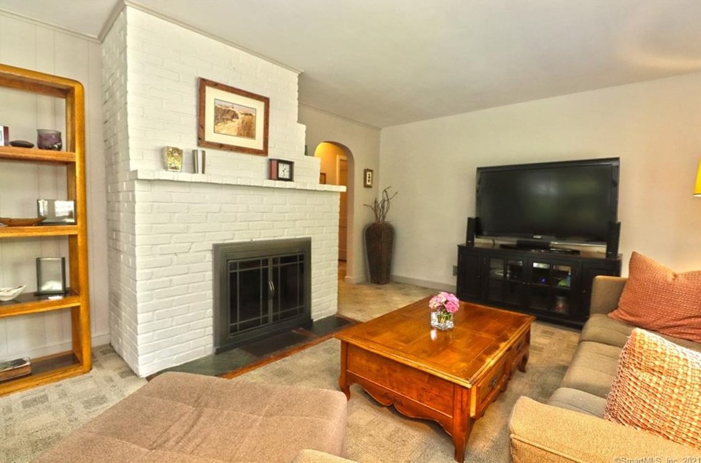 36 Graham Mnr Rd, New Haven CT 06516-5228 exterior