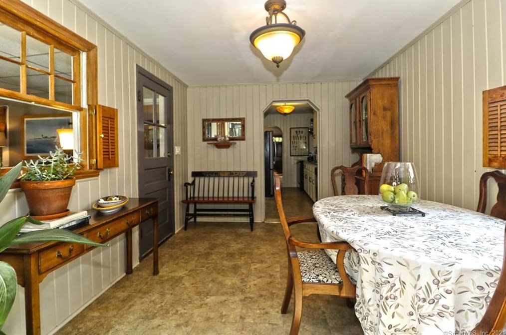 36 Graham Mnr Rd, New Haven CT 06516-5228 exterior