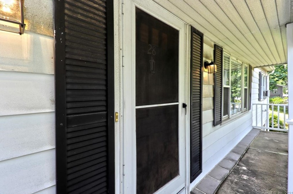 36 Graham Mnr Rd, New Haven CT 06516-5228 exterior