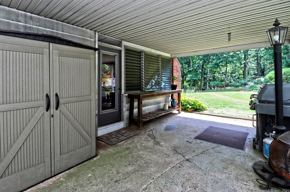 36 Graham Mnr Rd, New Haven CT 06516-5228 exterior