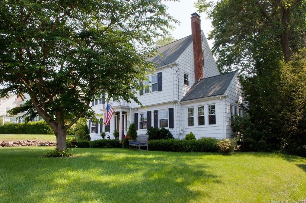 26 Sunset Ter, Hartford, CT 06107-2738