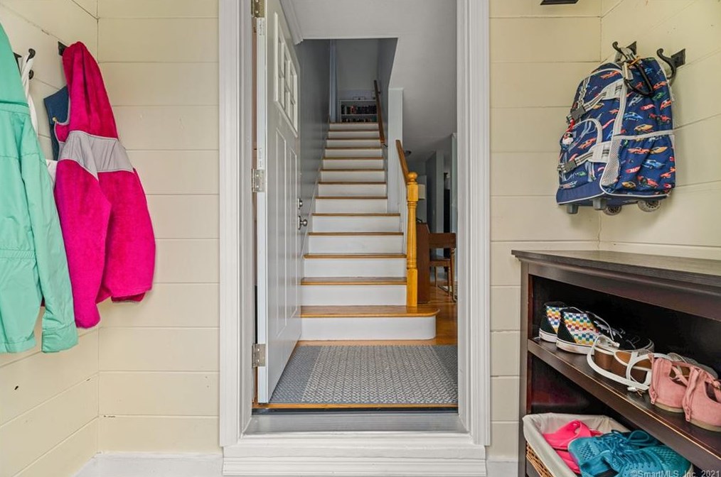 34 Deepwood Dr, Manchester, CT 06040