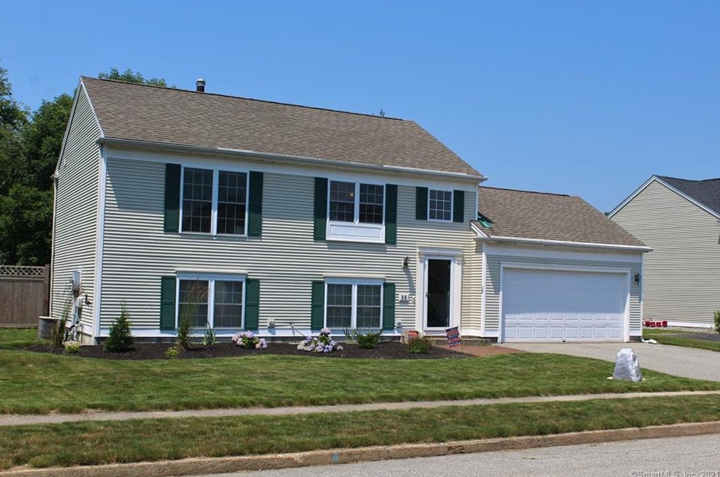 96 Daniel Brown Dr, Mystic, CT 06355-1612