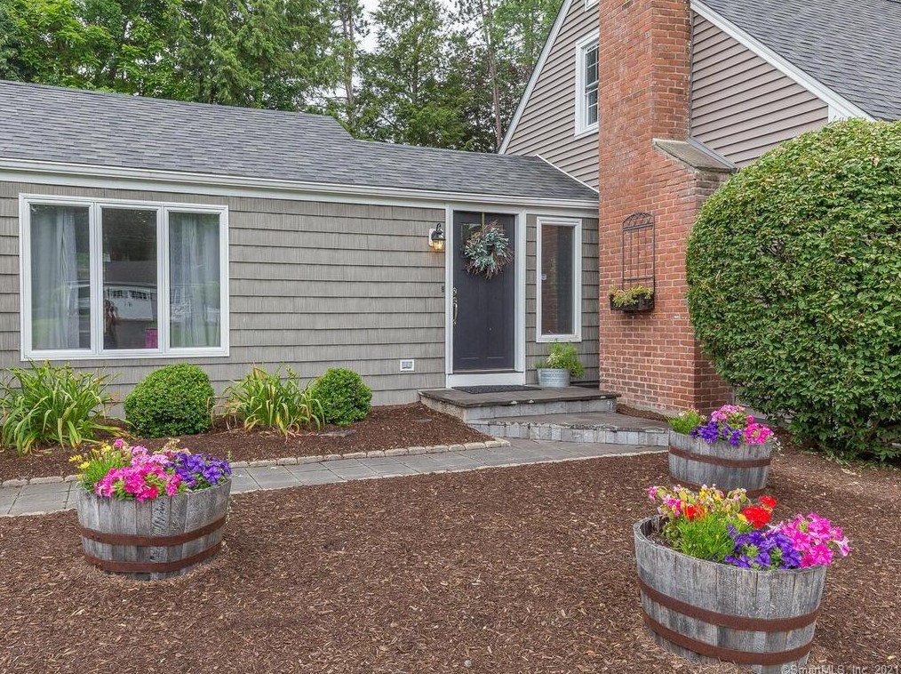 15 Barnard Dr, Simsbury, CT 06070-1714