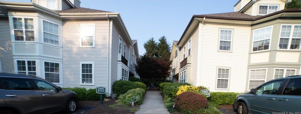 8 Kendall Green Dr #8, Milford, CT 06461