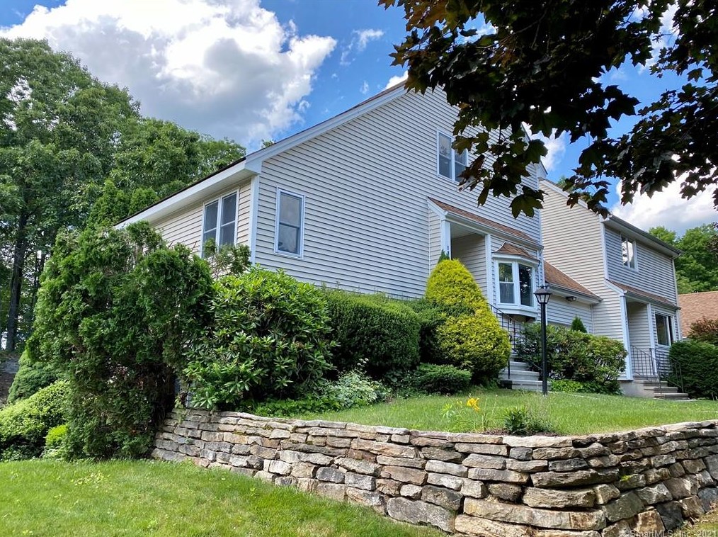 193 Stonehedge #193, Huntington, CT 06484