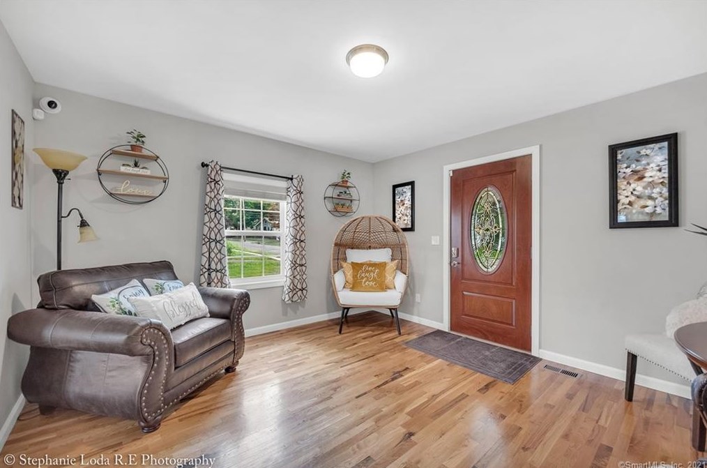 30 Dexter Ave, Meriden, CT 06450