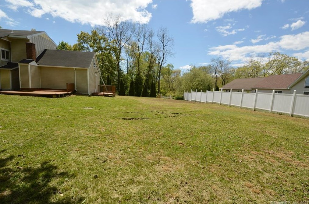 426 Jones Hill Rd, New Haven CT  06516-6720 exterior