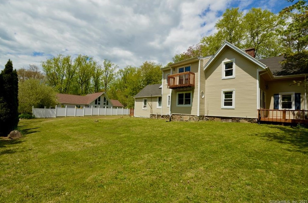 426 Jones Hill Rd, New Haven CT  06516-6720 exterior