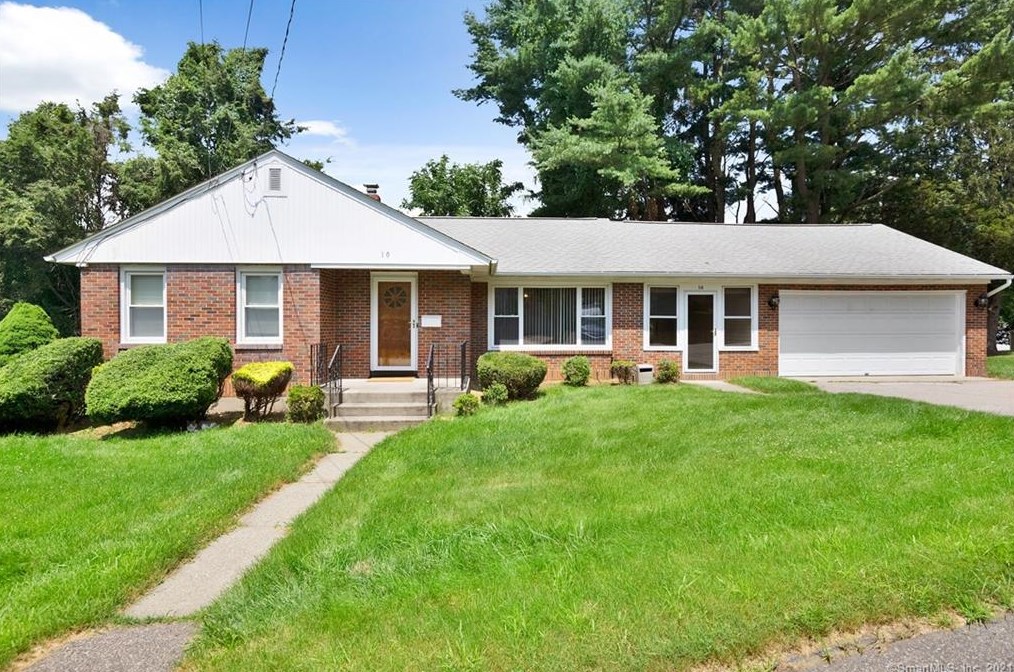 10 Fontaine Ct, Taftville, CT 06380 exterior