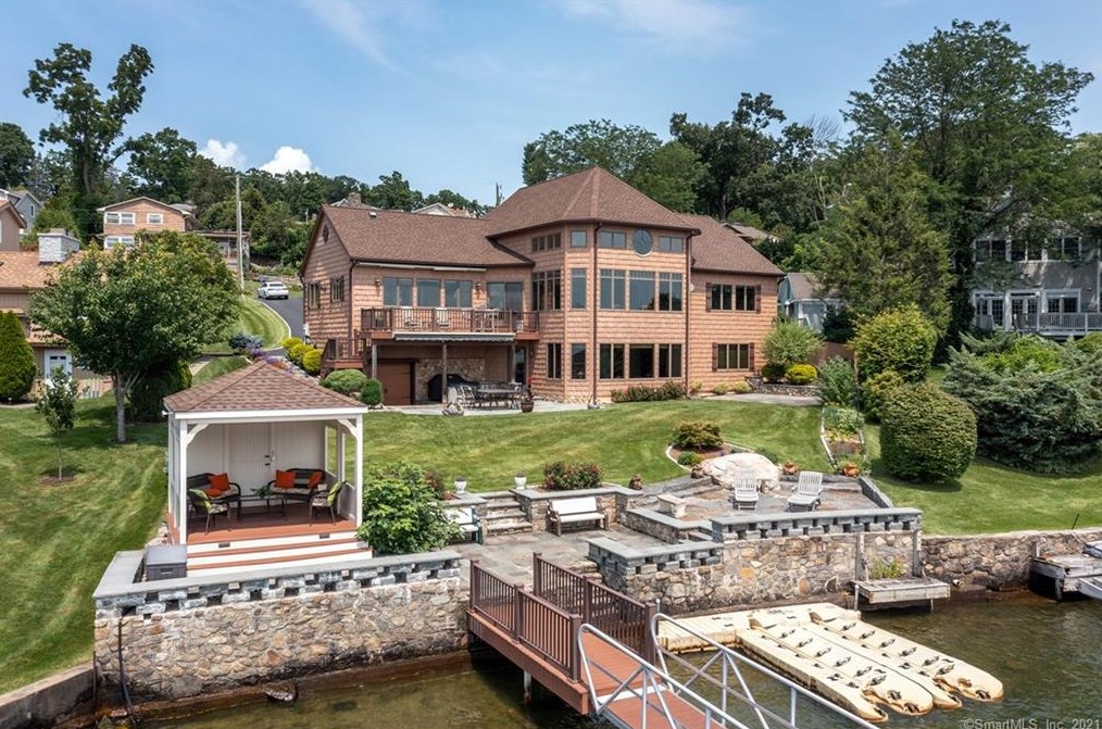 88 S Lake Shore Dr, Brookfield Center, CT 06804