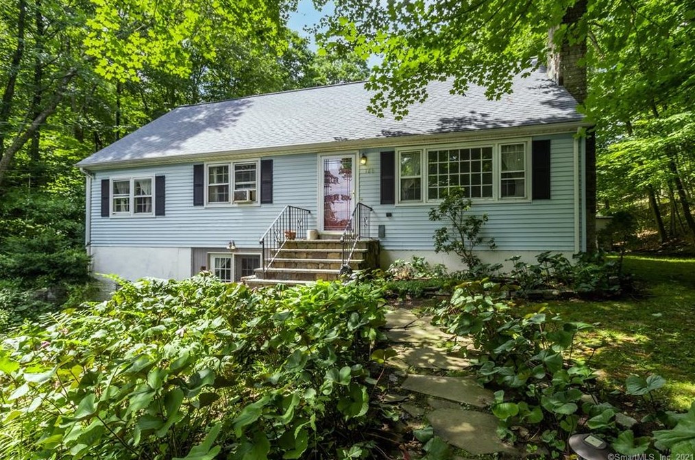 184-186 Walnut Hill Rd, Bethel, CT 06801