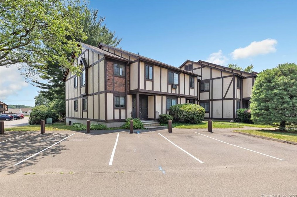 104 Foxwood Close #104, Milford, CT 06461