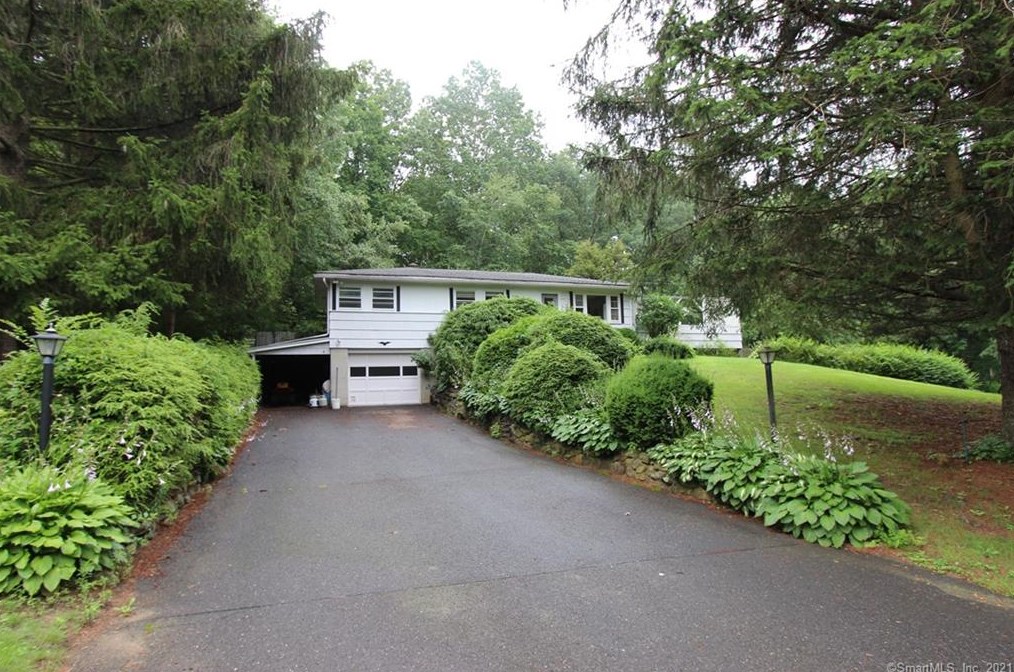 109 Straits Turnpike Ln, Morris, CT 06763