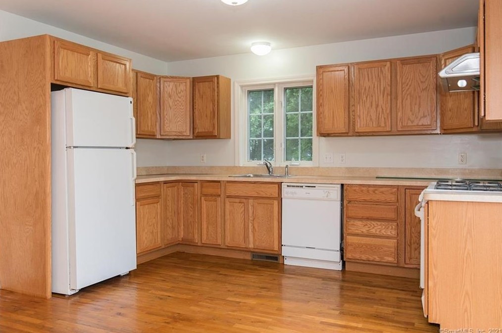 17 High St, Portland, CT 06480