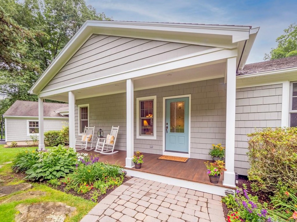 21 Wayside Ln, West Redding, CT 06896-2804