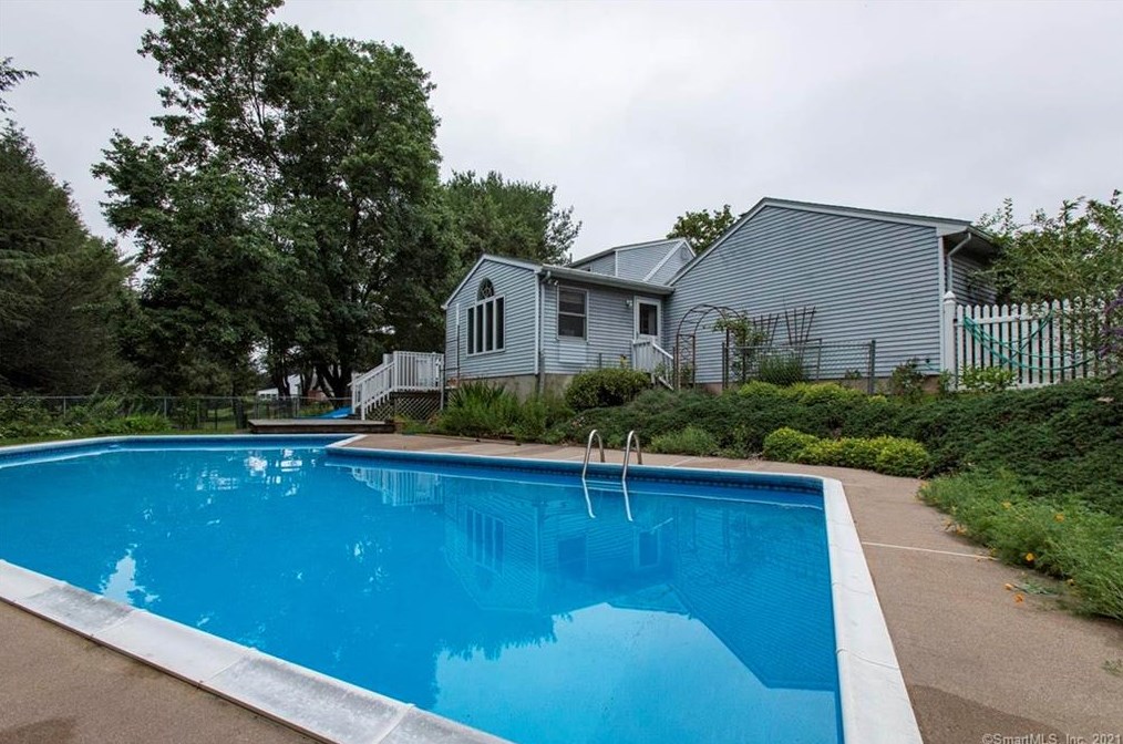 66 Sunnybrook Dr, Manchester, CT 06040