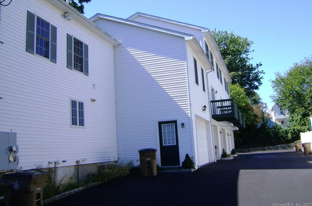 14 Dora St #4, Stamford, CT 06902