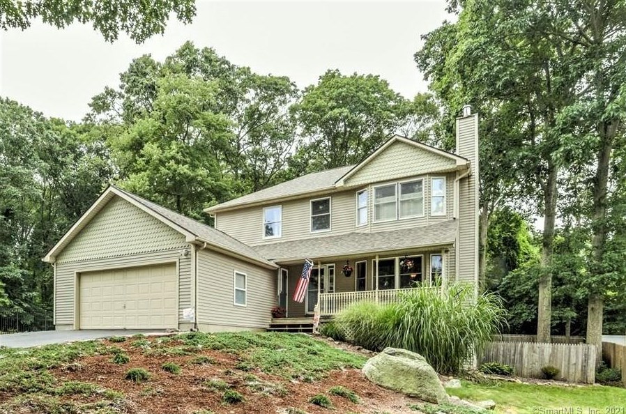 24 Hickory Ln, Waterford, CT 06385