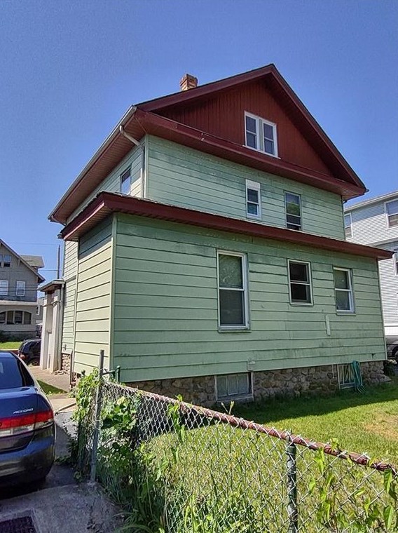 33 Linden St, United States Coast Guard Ac, CT 06320