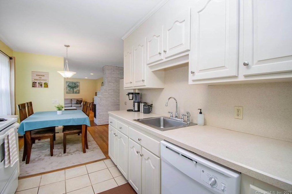 141 Bradley St, Hartford, CT 06118-2356