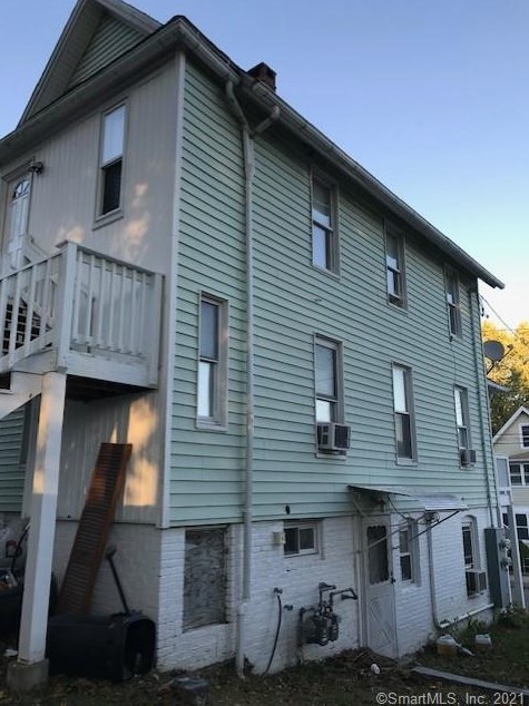 92 Smith St, Derby, CT 06418