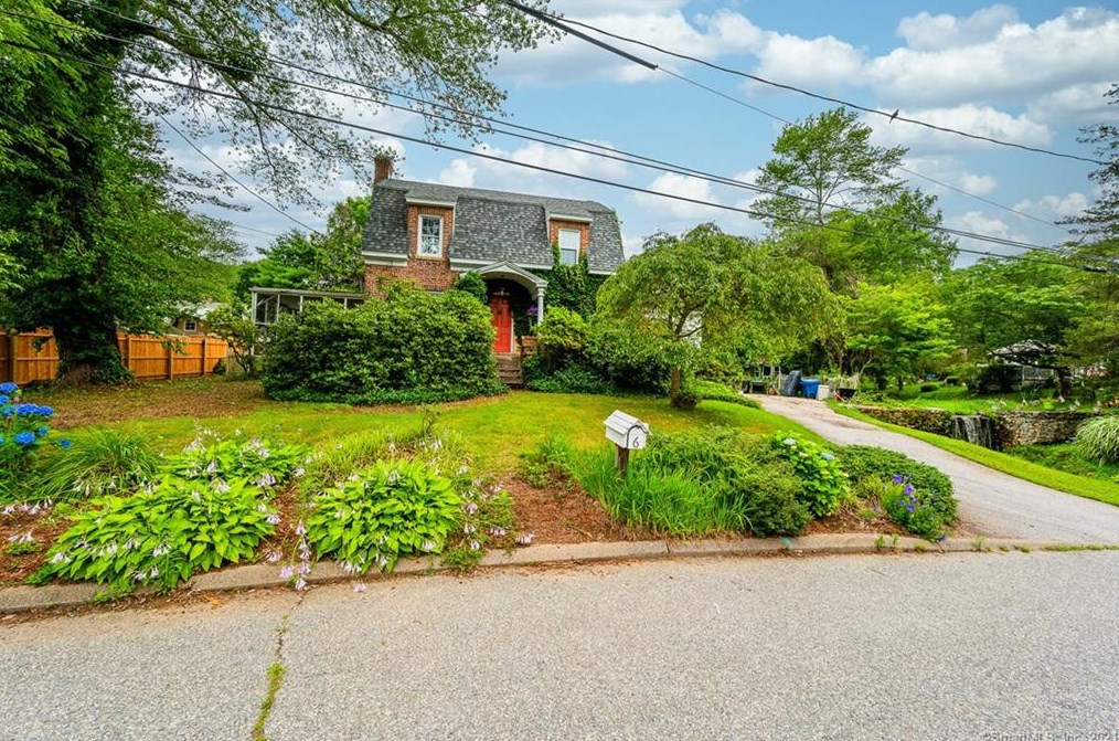 6 Tanglewylde Pl, Quaker Hill, CT 06375