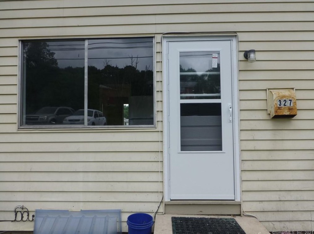 327 Elm St, Wallingford CT  06492-3231 exterior