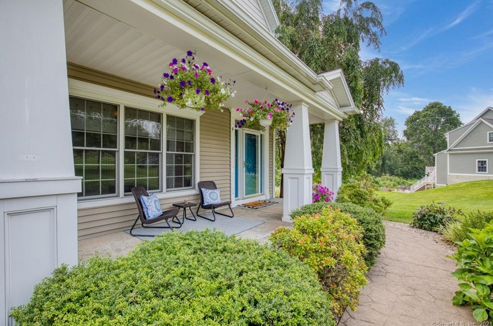 4 Whitfield Way, Suffield, CT 06078-3015