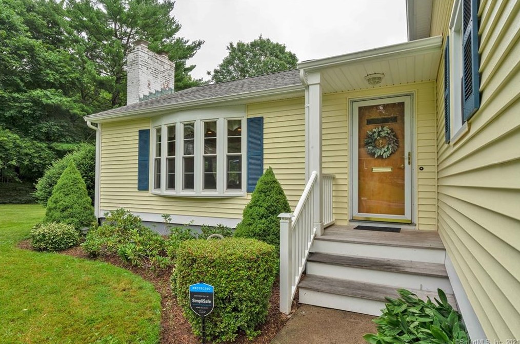 28 Coolidge Rd, Hartford, CT 06117-2318