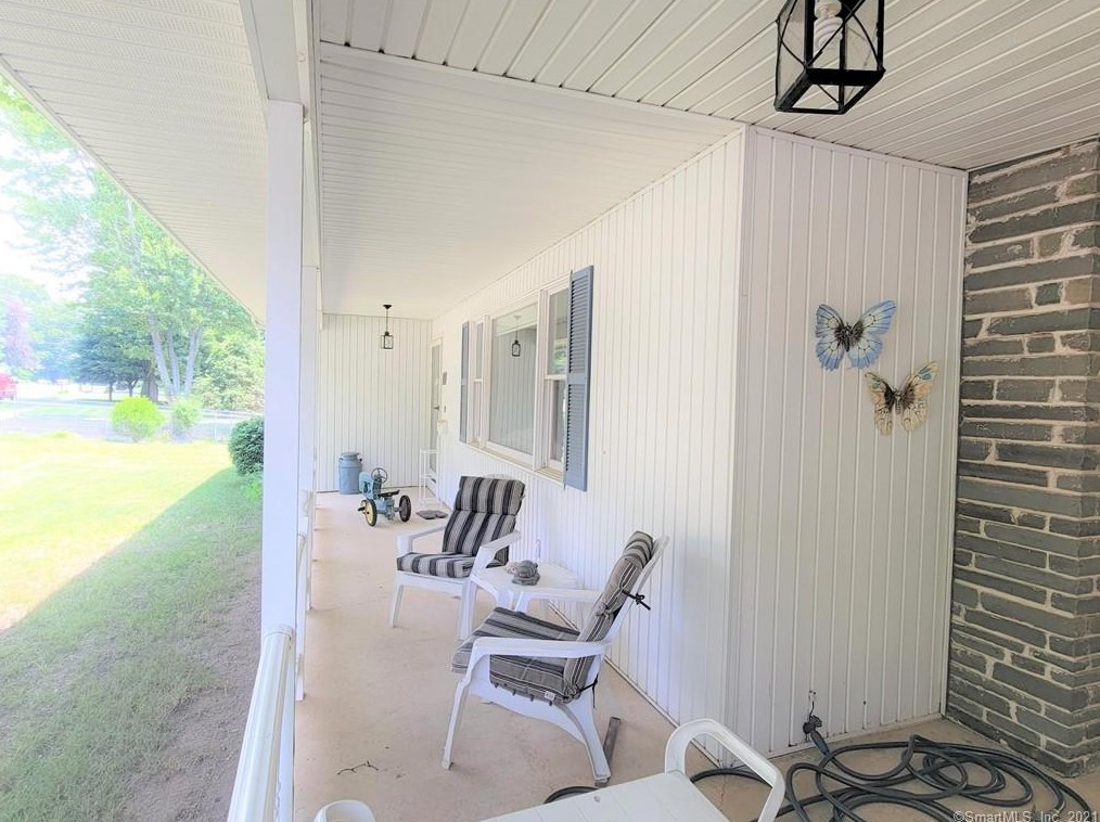 17 Overlook Dr, Plainville, CT 06062