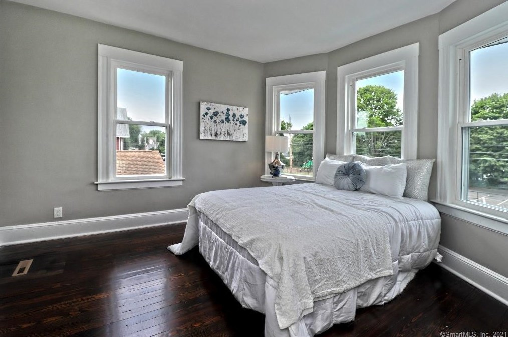 65 Burritt Ave, Stratford CT  06615-5657 exterior