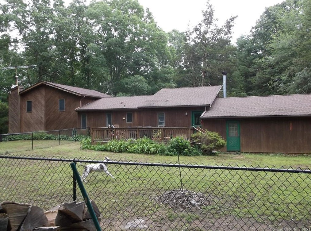 135 Miller Rd, North-Stonington, CT 06359 exterior