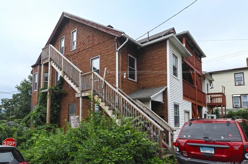 58 Anderson St, Union City, CT 06770-2988