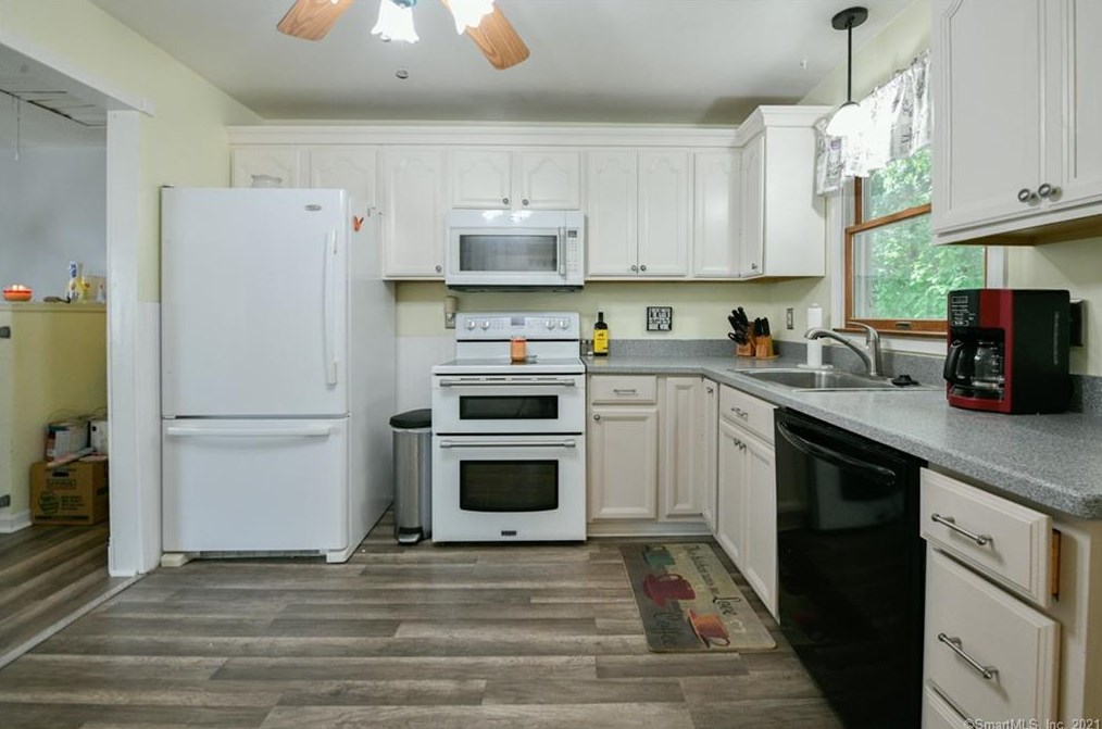 211 Longview Ter, Union City CT  06770-3462 exterior