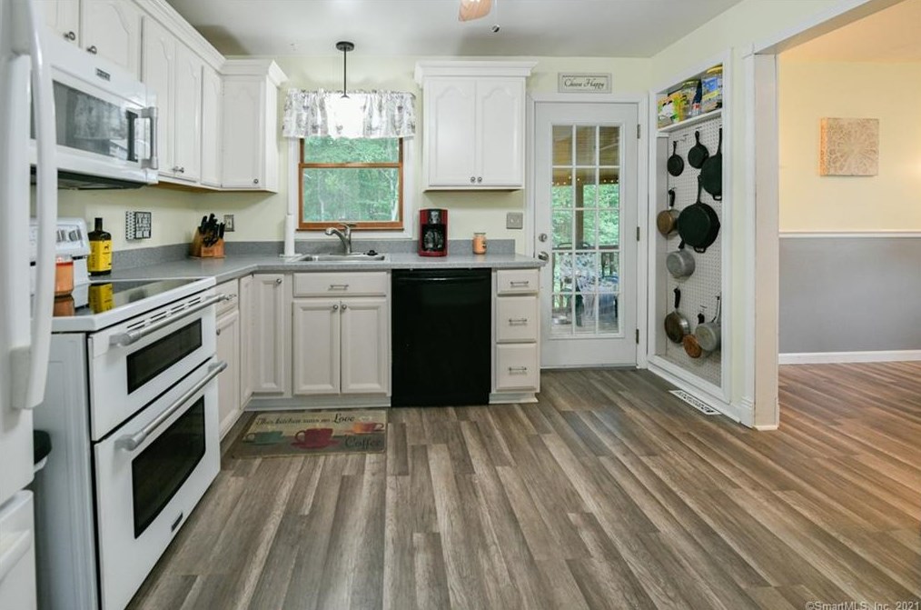 211 Longview Ter, Union City CT  06770-3462 exterior