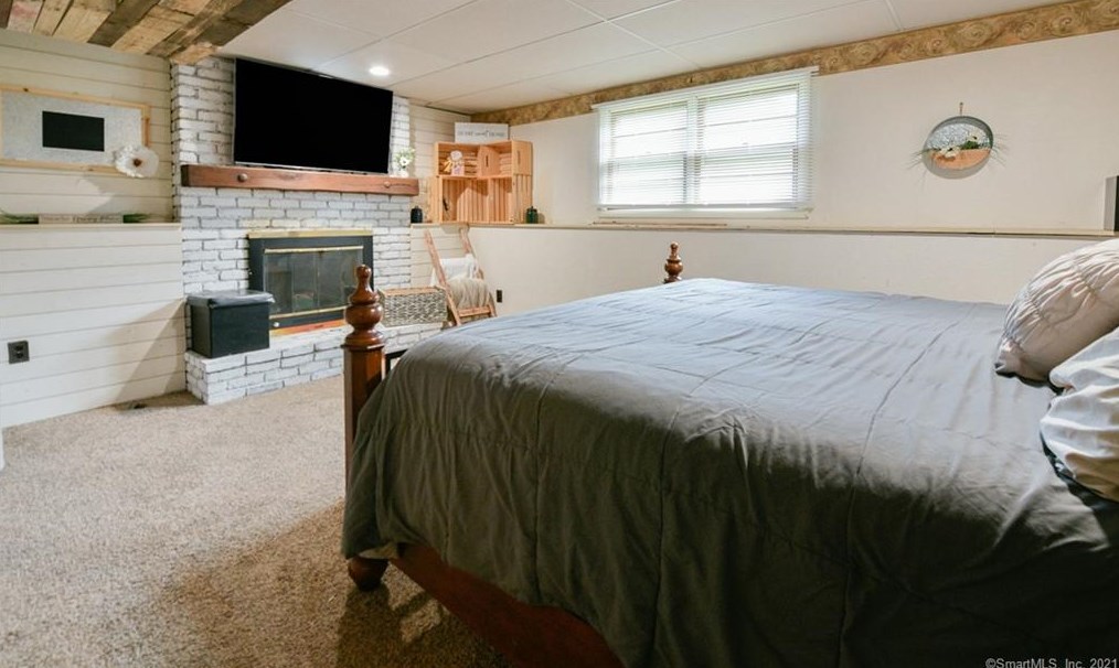 211 Longview Ter, Union City CT  06770-3462 exterior