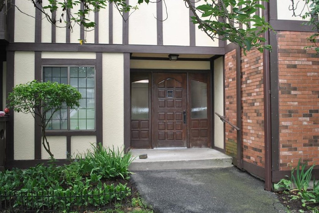 5 Chatham Ct #5, Brookfield Center, CT 06804