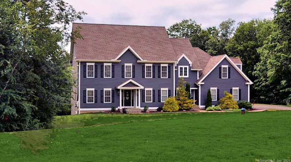33 Garrett Rd, Collinsville, CT 06019-2107